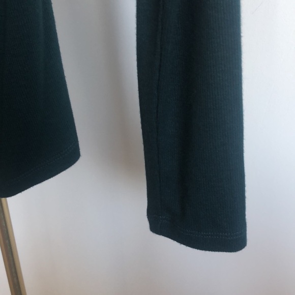 Aritzia Babaton Phil Off the Shoulder Top - Picture 6 of 11